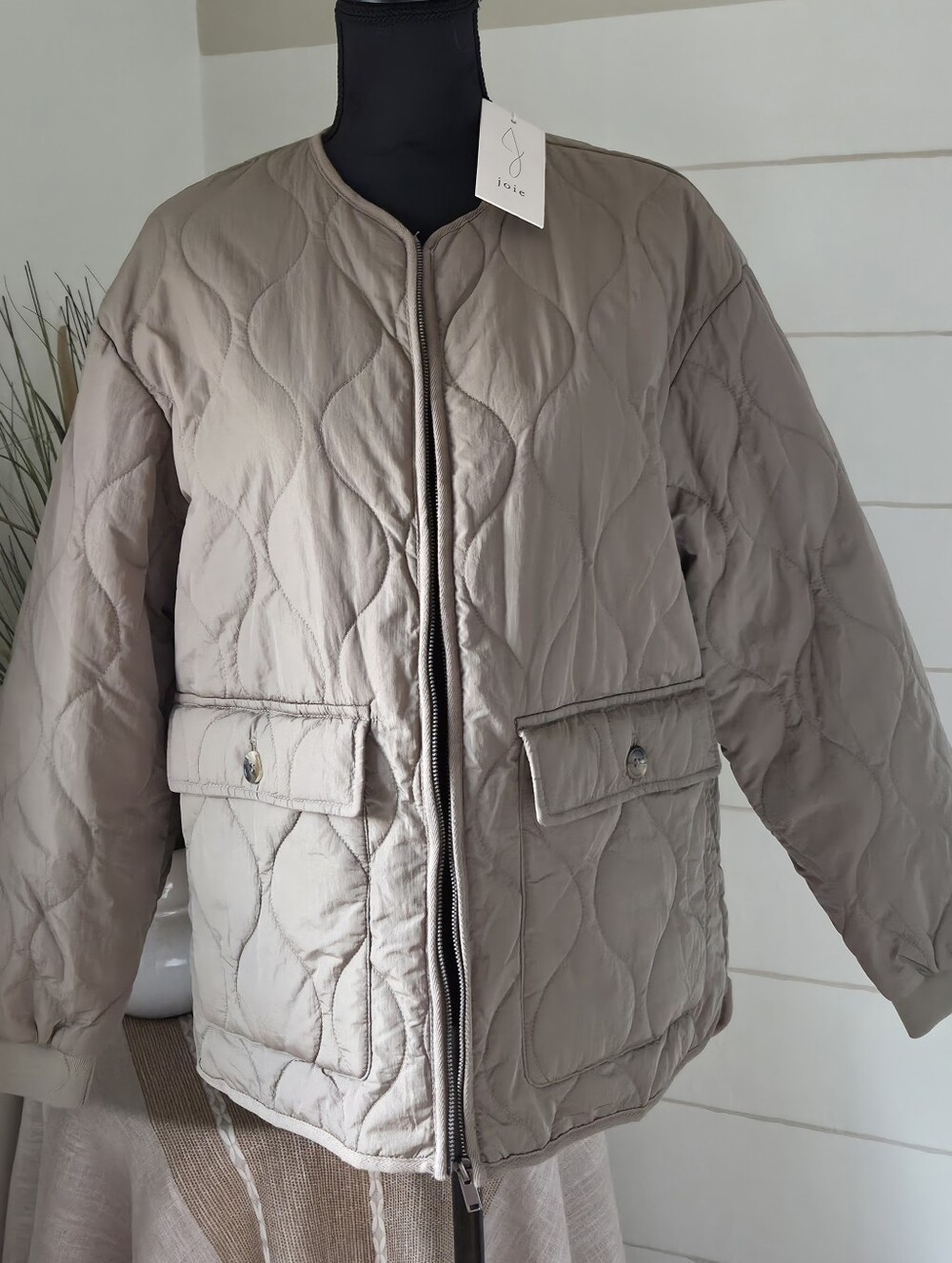 NWT Womens Joie Tan Lightweight Jacket Quiet Luxury Fall Coat Onion Quilted